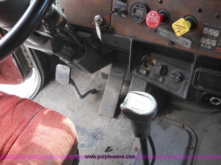 image for item 7845 1997 Peterbilt 378 semi truck