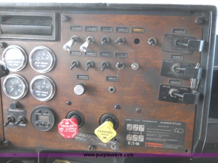 image for item 7845 1997 Peterbilt 378 semi truck