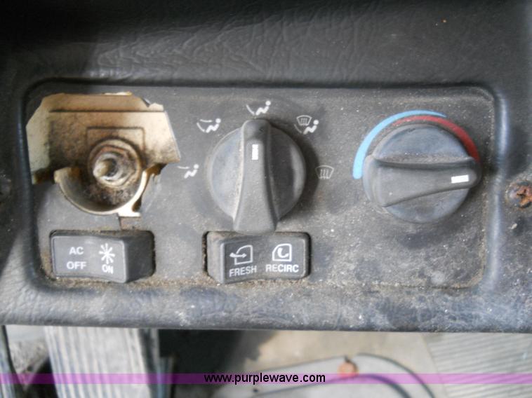 image for item 7845 1997 Peterbilt 378 semi truck