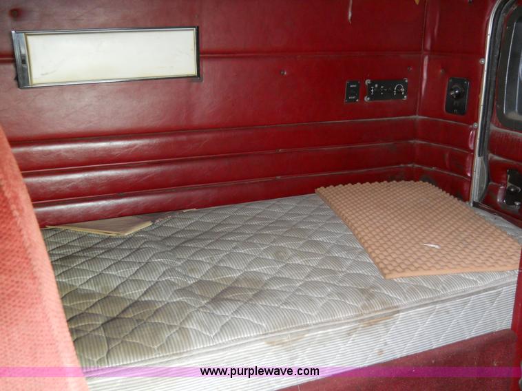 image for item 7845 1997 Peterbilt 378 semi truck