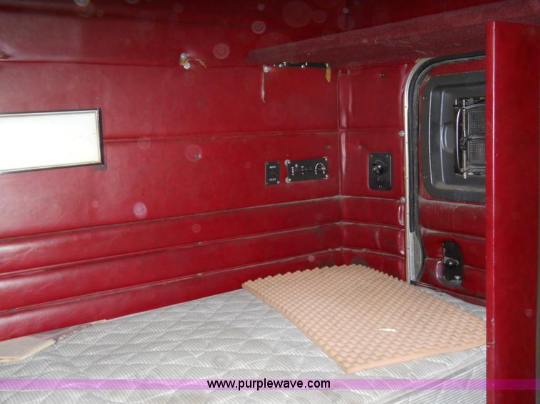 image for item 7845 1997 Peterbilt 378 semi truck