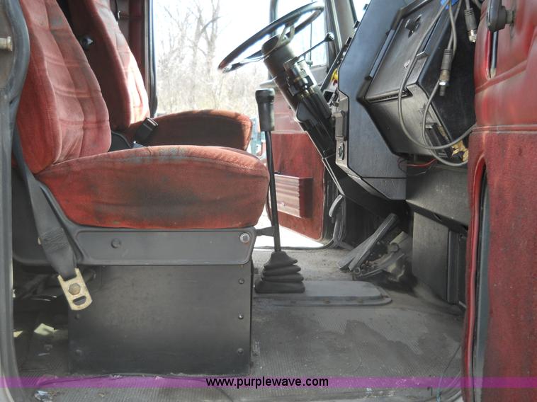 image for item 7845 1997 Peterbilt 378 semi truck