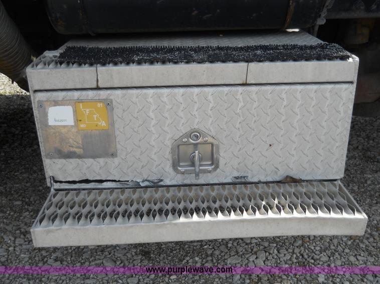 image for item 7845 1997 Peterbilt 378 semi truck