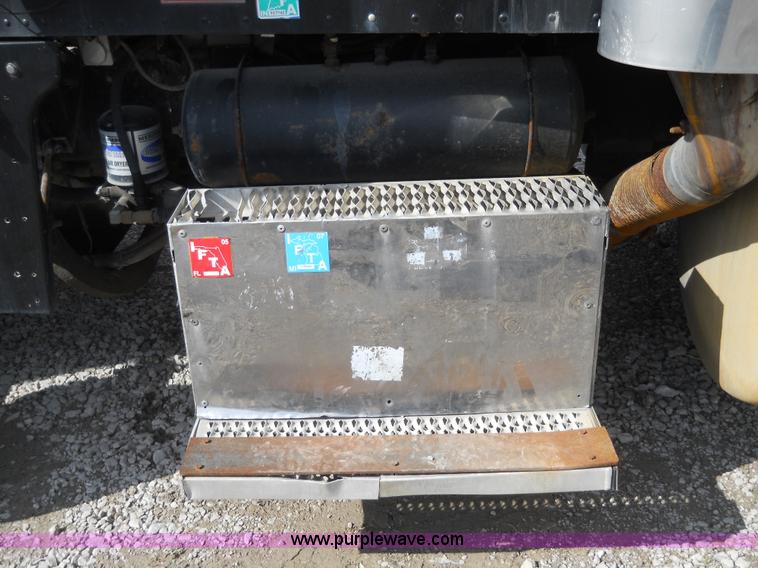 image for item 7845 1997 Peterbilt 378 semi truck