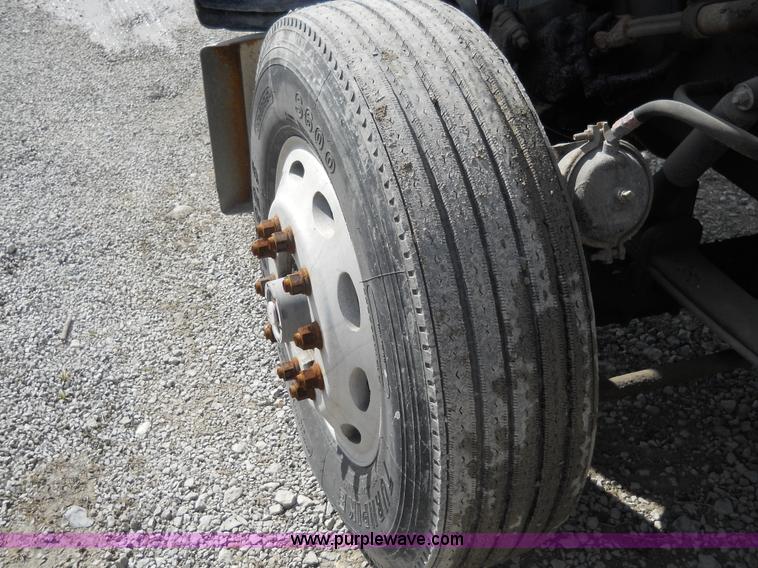 image for item 7845 1997 Peterbilt 378 semi truck