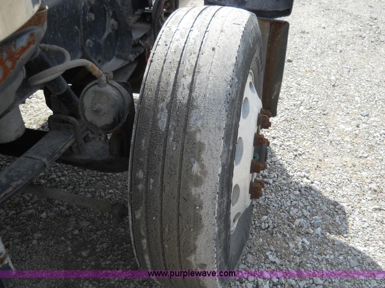 image for item 7845 1997 Peterbilt 378 semi truck