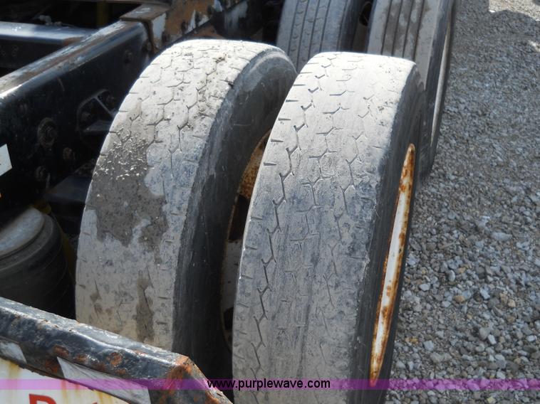 image for item 7845 1997 Peterbilt 378 semi truck