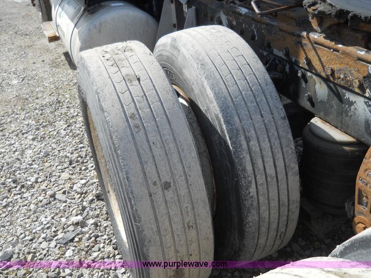 image for item 7845 1997 Peterbilt 378 semi truck