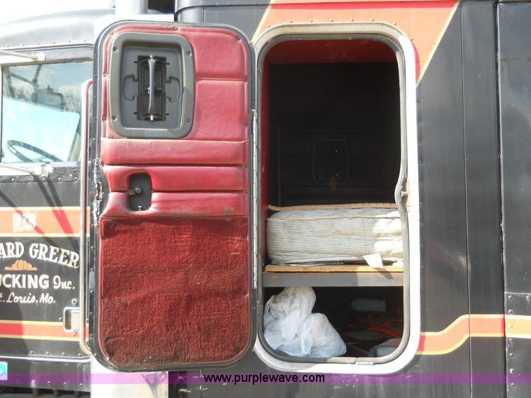 image for item 7845 1997 Peterbilt 378 semi truck