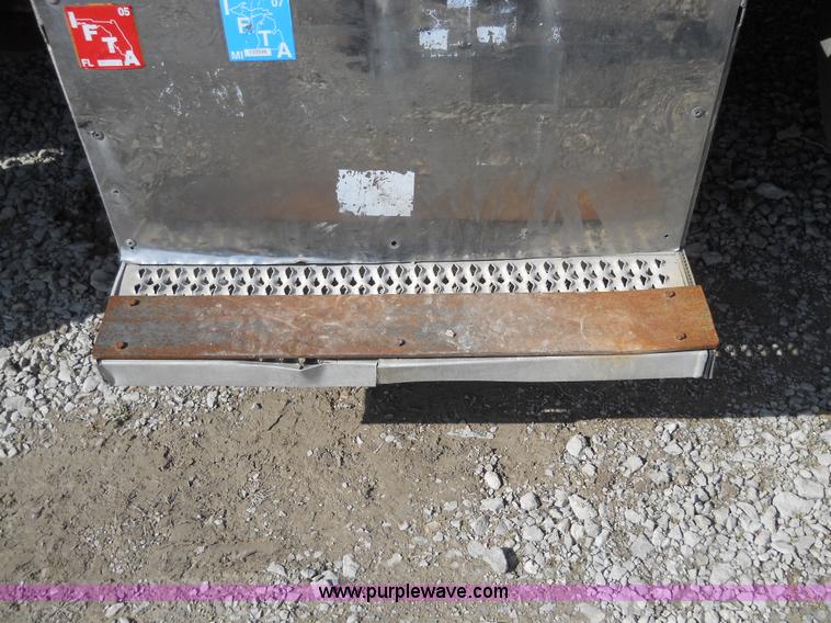 image for item 7845 1997 Peterbilt 378 semi truck