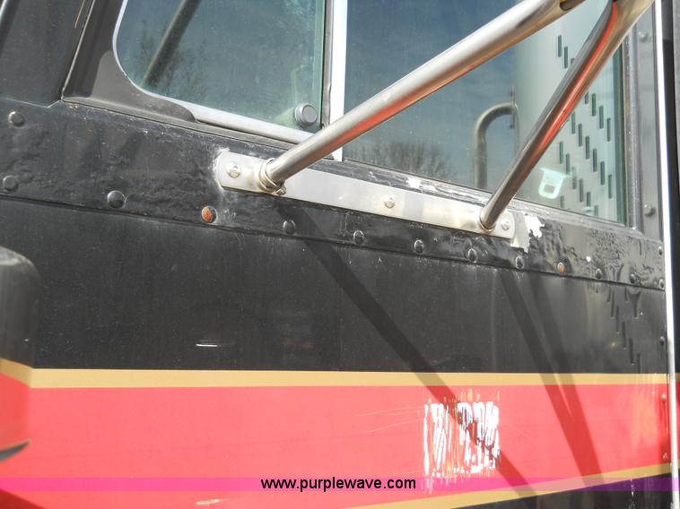 image for item 7845 1997 Peterbilt 378 semi truck