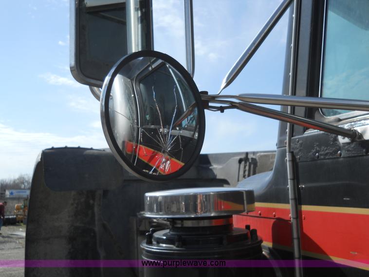 image for item 7845 1997 Peterbilt 378 semi truck