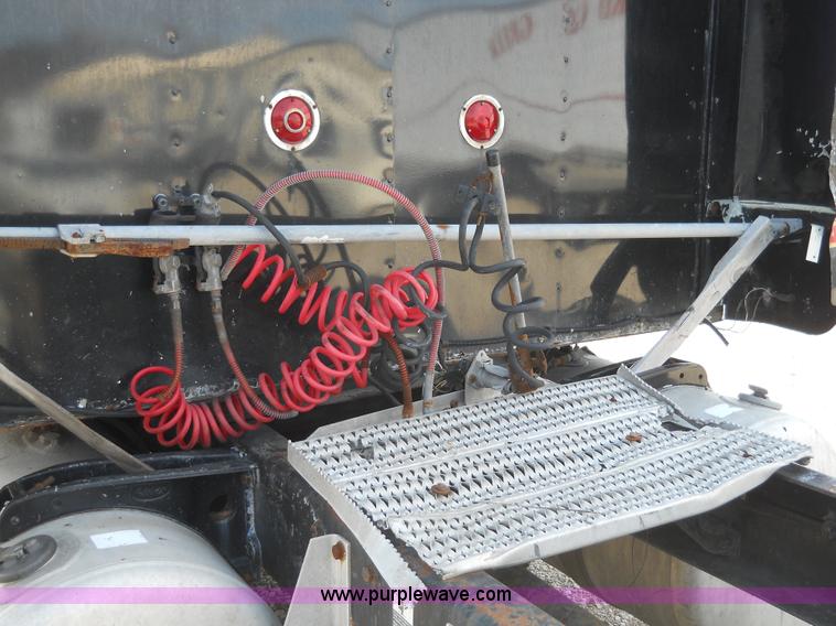 image for item 7845 1997 Peterbilt 378 semi truck