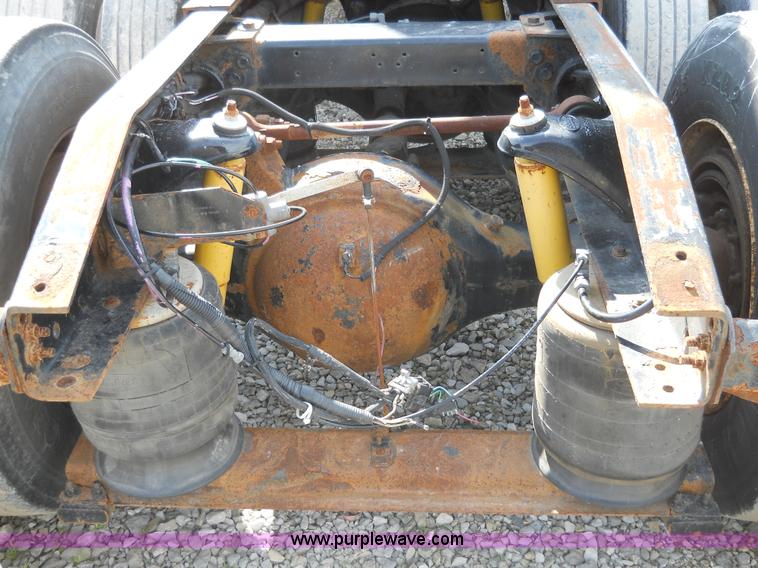 image for item 7845 1997 Peterbilt 378 semi truck