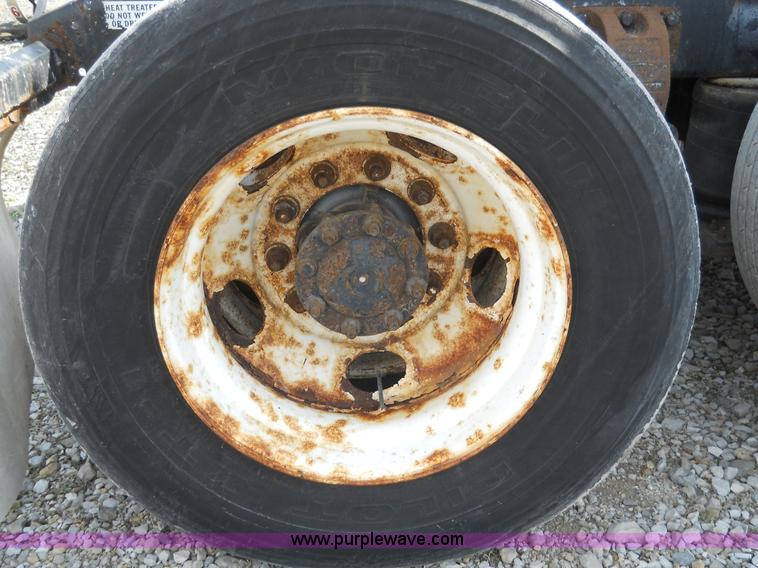 image for item 7845 1997 Peterbilt 378 semi truck