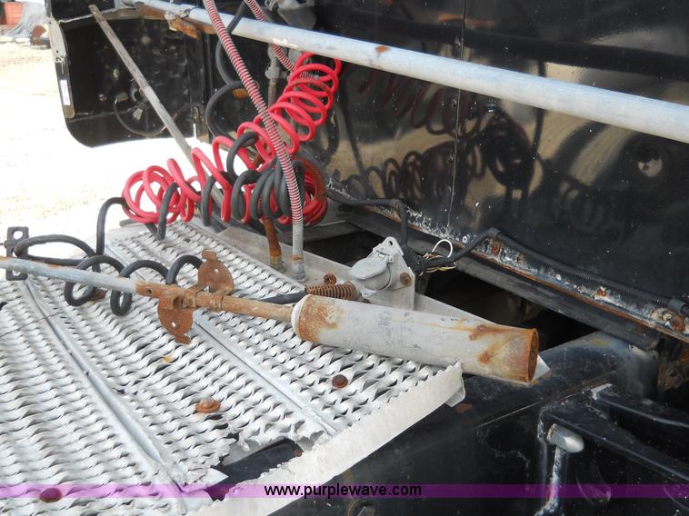 image for item 7845 1997 Peterbilt 378 semi truck