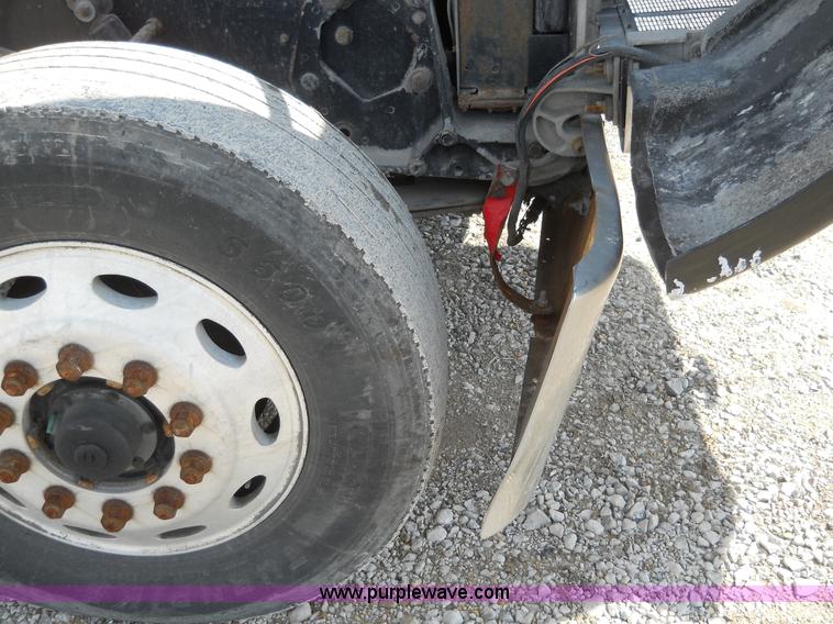 image for item 7845 1997 Peterbilt 378 semi truck