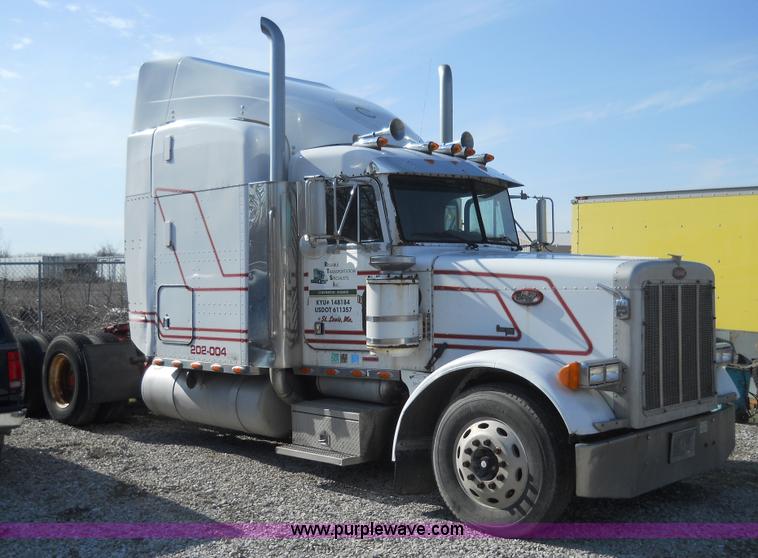 image for item 7846 2000 Peterbilt 379 semi truck