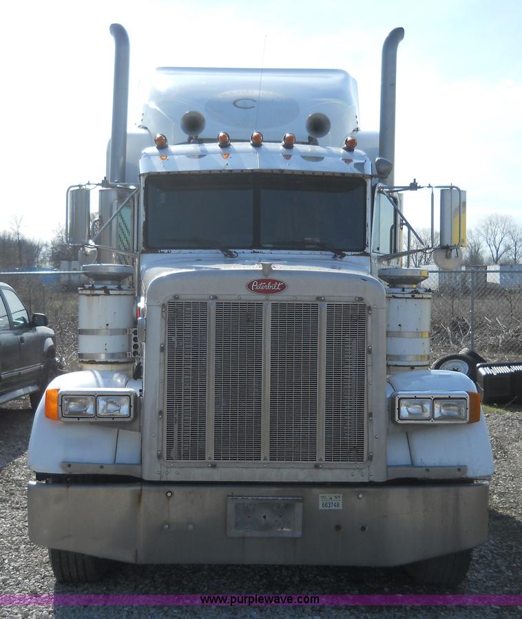 image for item 7846 2000 Peterbilt 379 semi truck