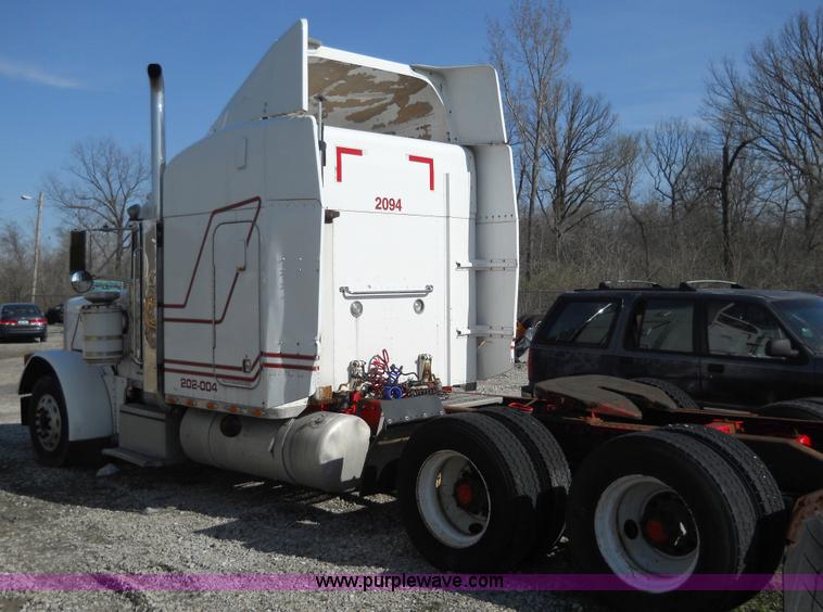 image for item 7846 2000 Peterbilt 379 semi truck
