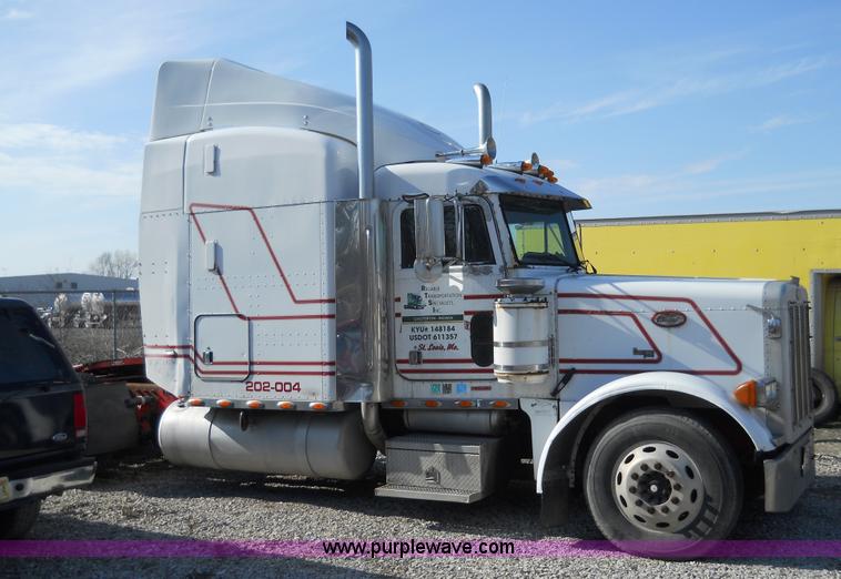 image for item 7846 2000 Peterbilt 379 semi truck