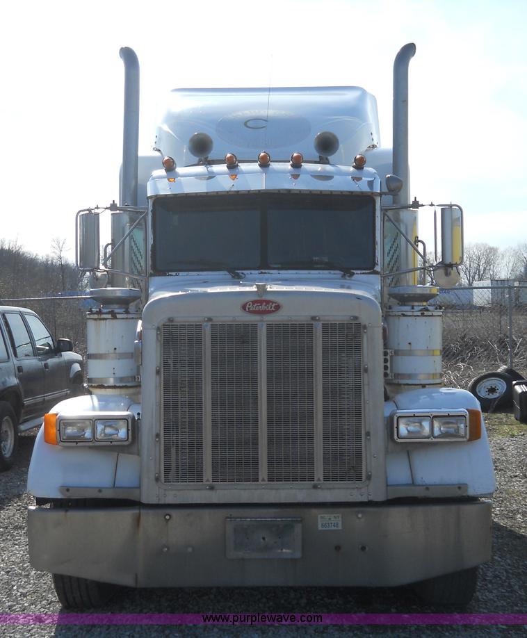 image for item 7846 2000 Peterbilt 379 semi truck