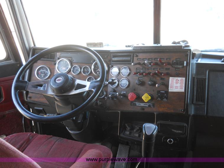 image for item 7846 2000 Peterbilt 379 semi truck