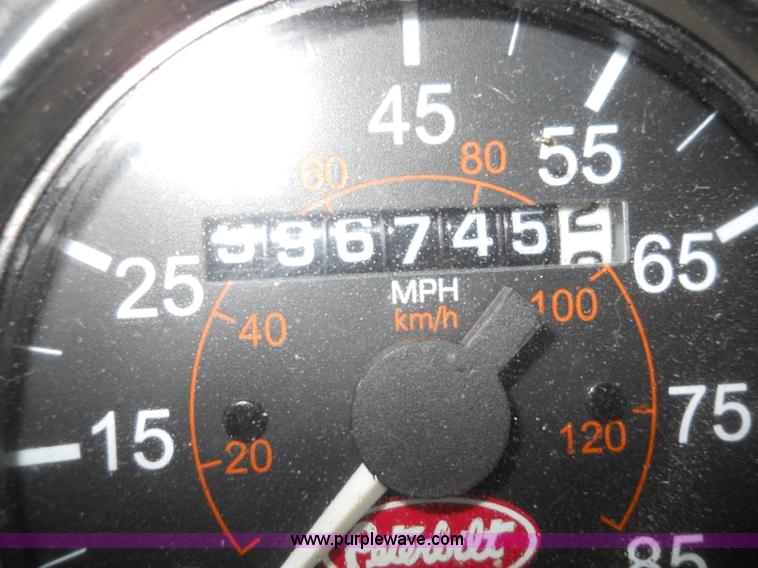 image for item 7846 2000 Peterbilt 379 semi truck