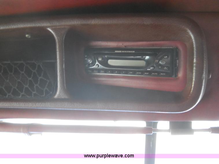 image for item 7846 2000 Peterbilt 379 semi truck