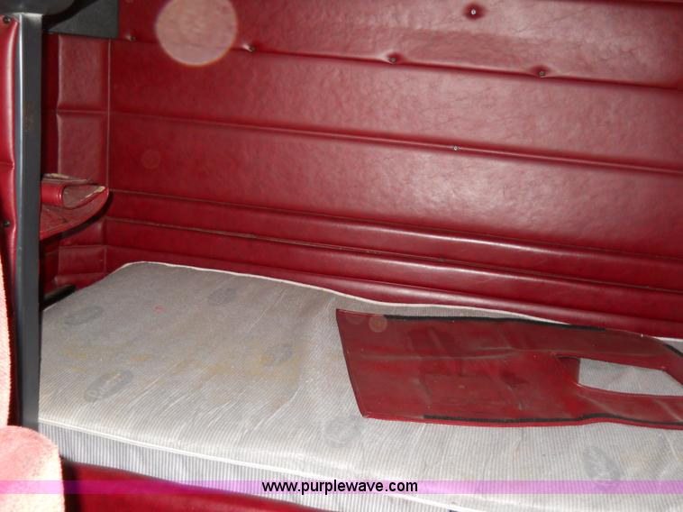 image for item 7846 2000 Peterbilt 379 semi truck