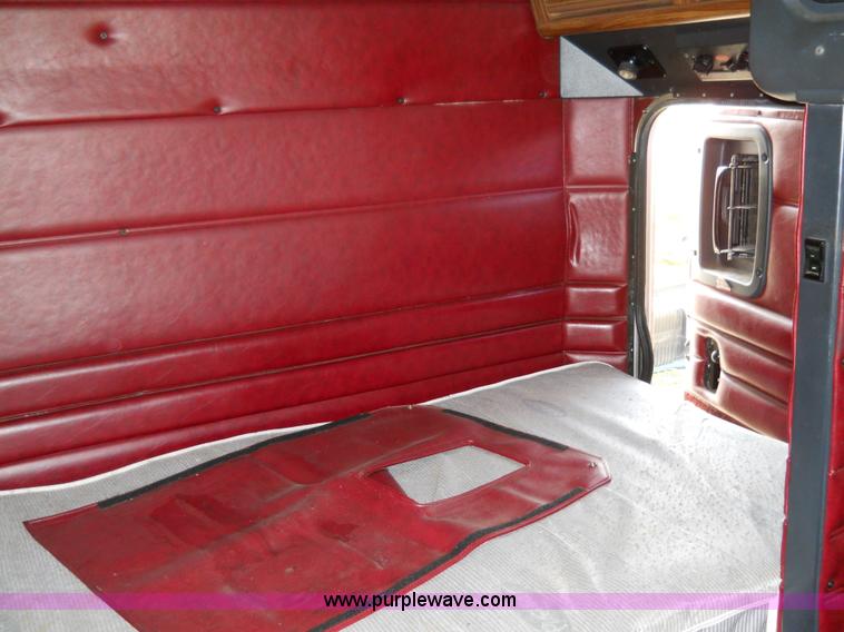 image for item 7846 2000 Peterbilt 379 semi truck