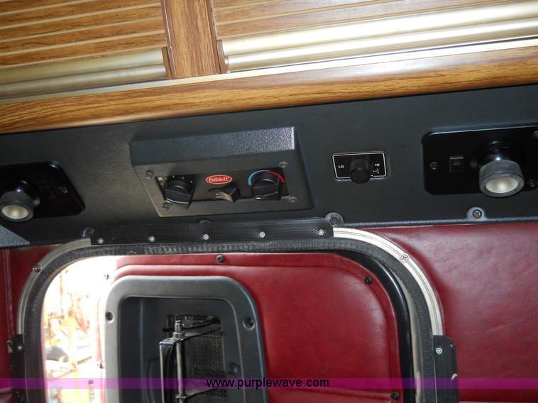 image for item 7846 2000 Peterbilt 379 semi truck