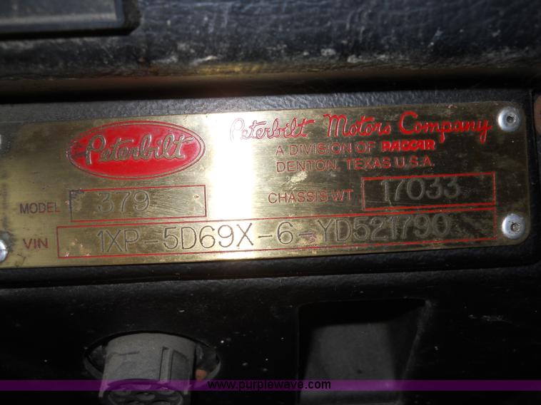 image for item 7846 2000 Peterbilt 379 semi truck