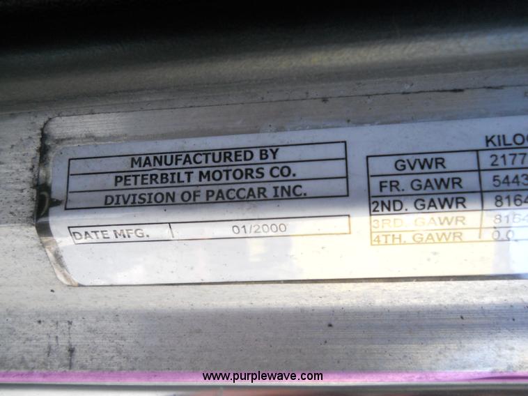 image for item 7846 2000 Peterbilt 379 semi truck