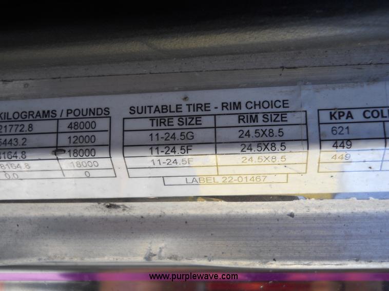 image for item 7846 2000 Peterbilt 379 semi truck