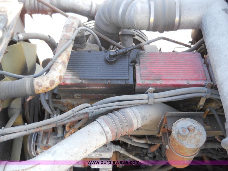 image for item 7846 2000 Peterbilt 379 semi truck