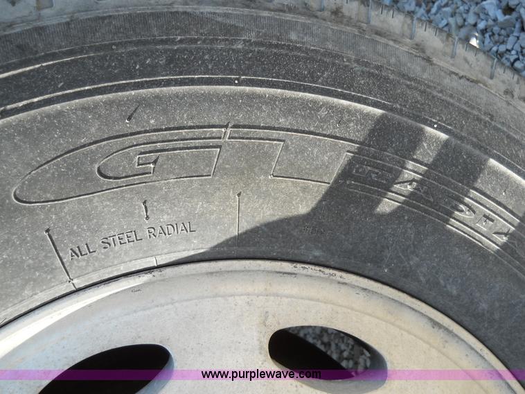 image for item 7846 2000 Peterbilt 379 semi truck