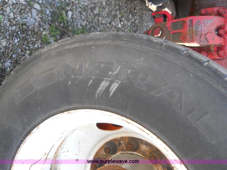 image for item 7846 2000 Peterbilt 379 semi truck