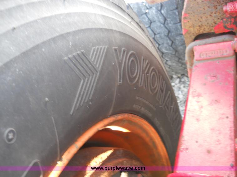 image for item 7846 2000 Peterbilt 379 semi truck