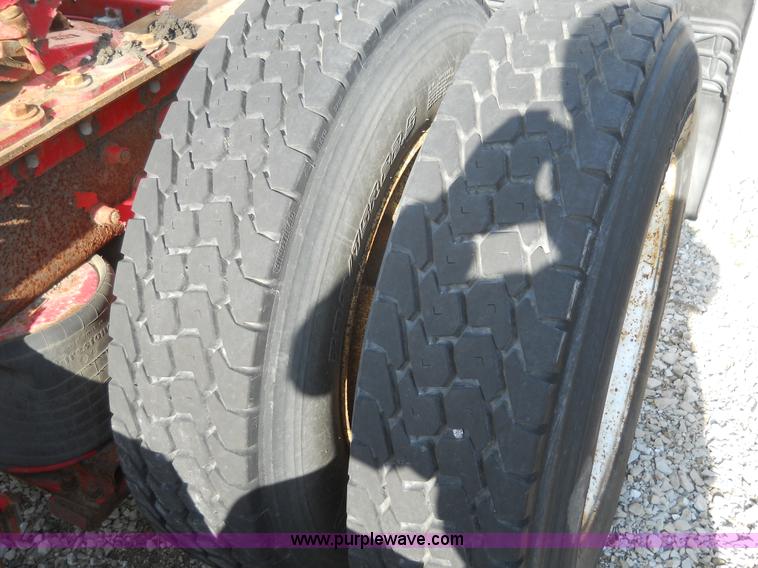 image for item 7846 2000 Peterbilt 379 semi truck