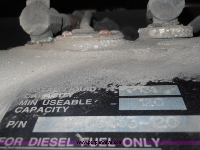 image for item 7846 2000 Peterbilt 379 semi truck