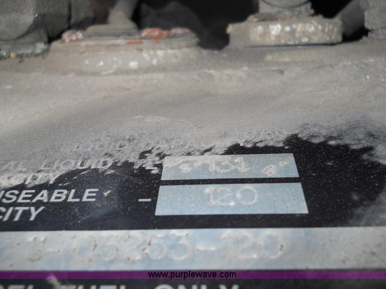 image for item 7846 2000 Peterbilt 379 semi truck