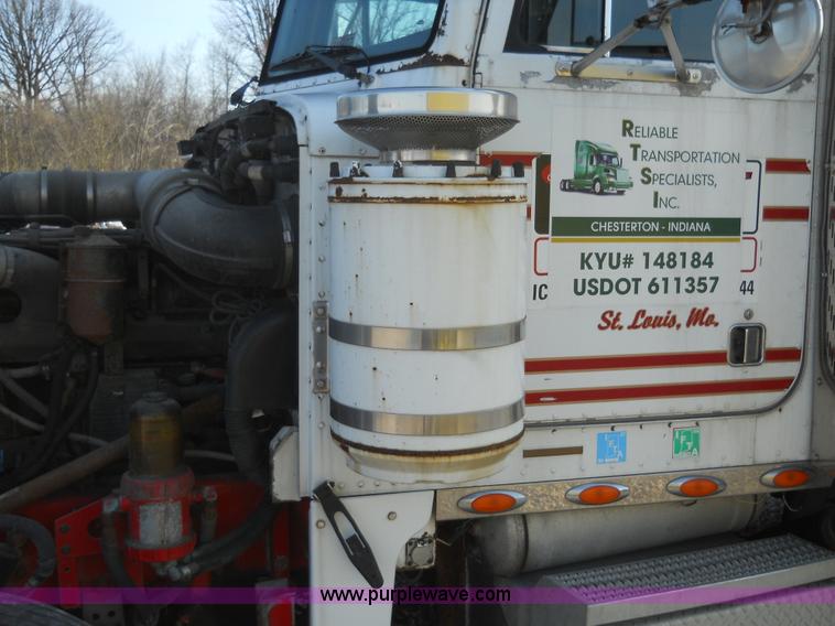 image for item 7846 2000 Peterbilt 379 semi truck