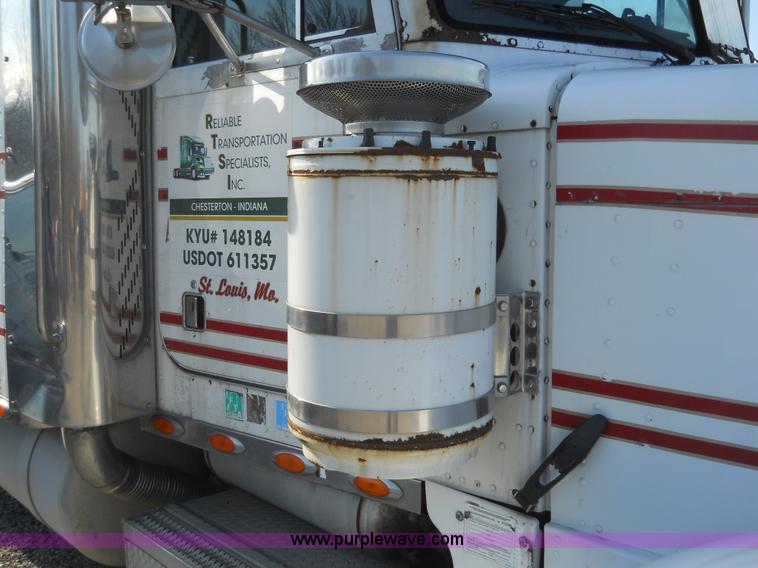 image for item 7846 2000 Peterbilt 379 semi truck