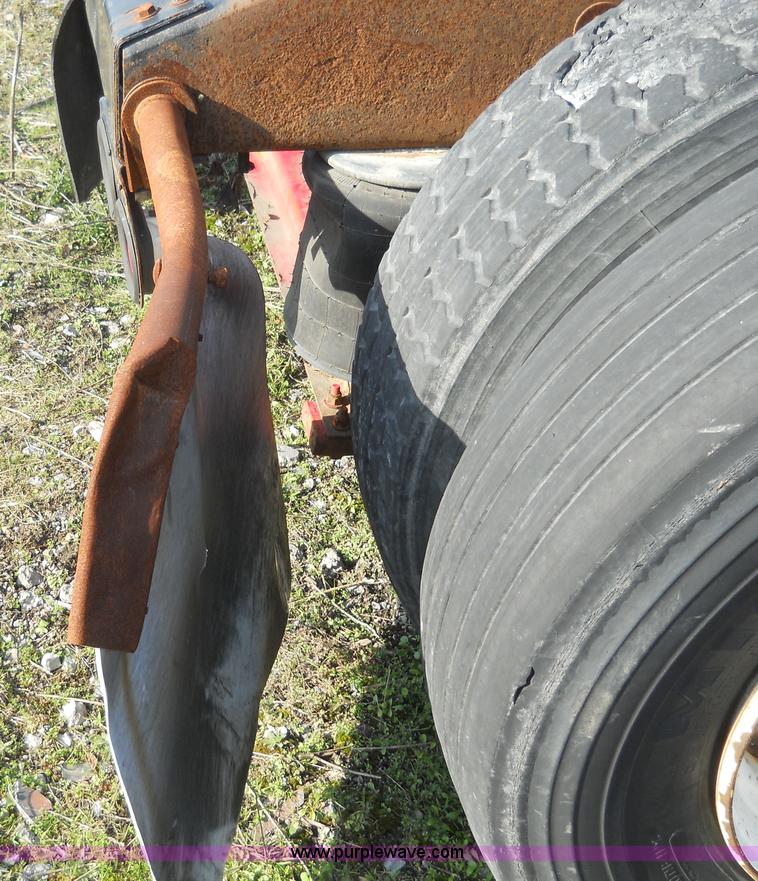 image for item 7846 2000 Peterbilt 379 semi truck