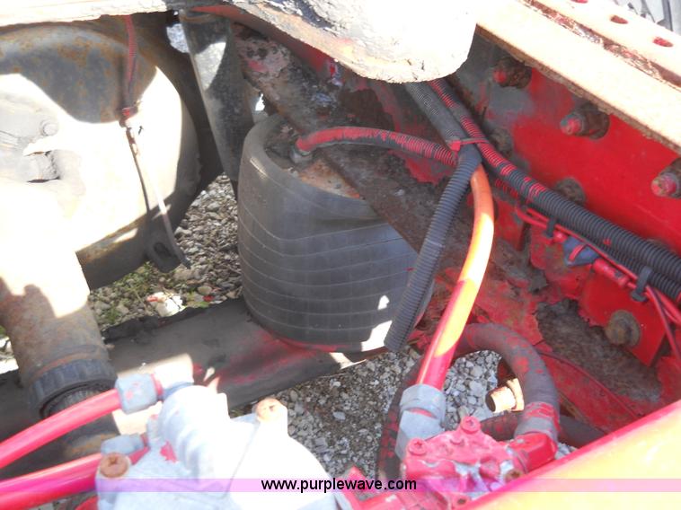 image for item 7846 2000 Peterbilt 379 semi truck