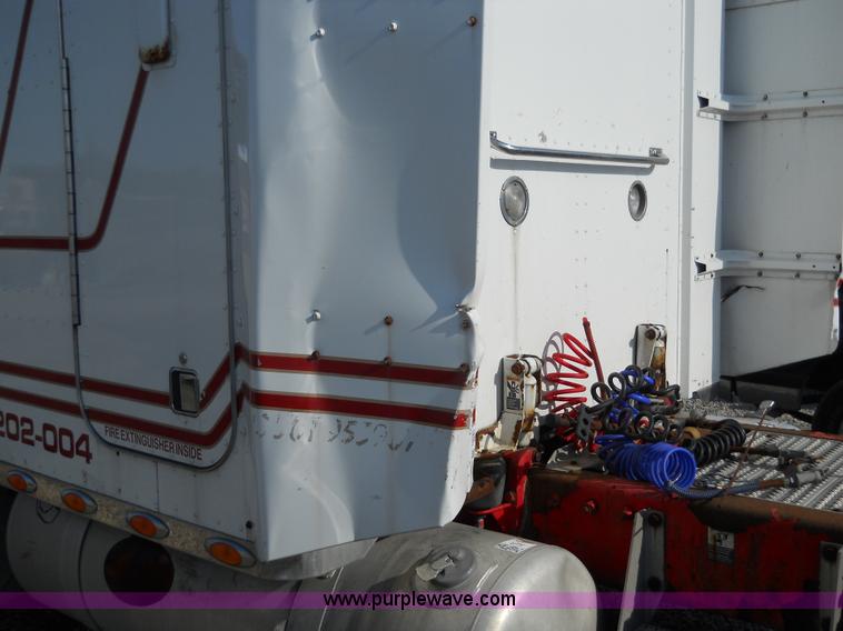 image for item 7846 2000 Peterbilt 379 semi truck