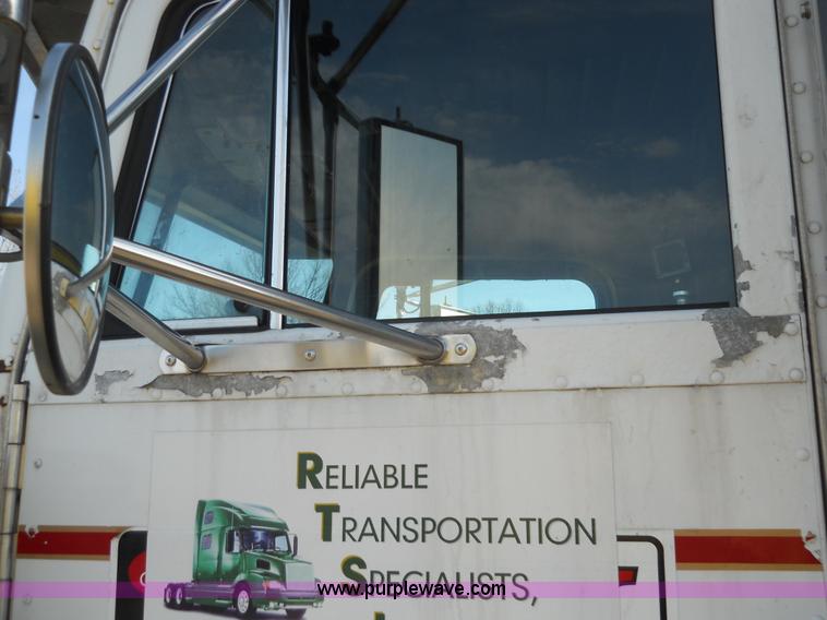 image for item 7846 2000 Peterbilt 379 semi truck