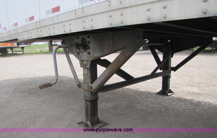 image for item 8547 2005 Strick 53' dry van semi trailer