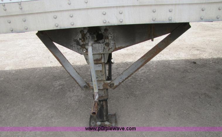 image for item 8547 2005 Strick 53' dry van semi trailer